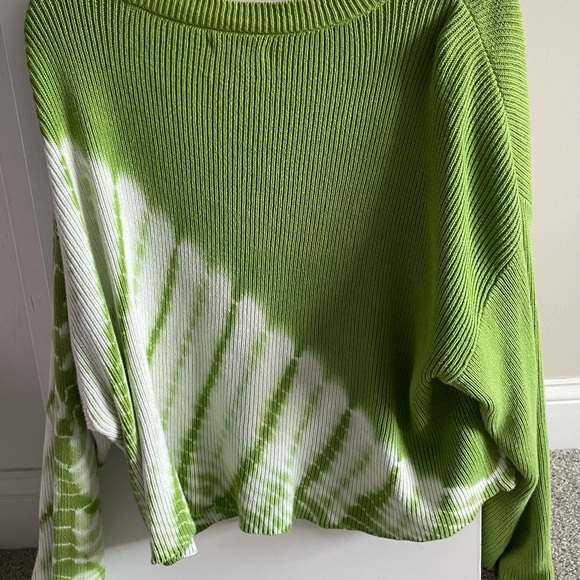 Cropped Sweater - Picture 4 of 6